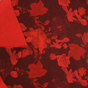 Трикотажная ткань черная красный принт цветы