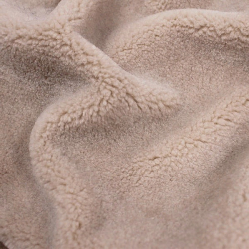 Искусственный бежевый мех