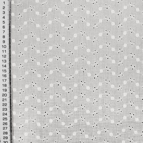 Вышитая ткань