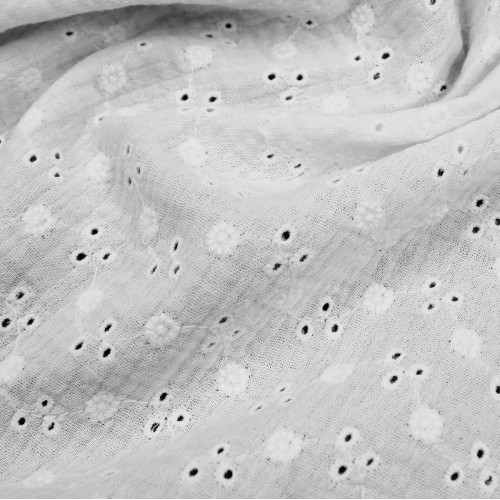 Вышитая ткань