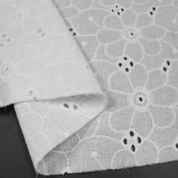 Вышитая ткань