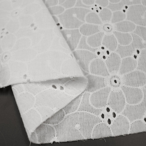 Вышитая ткань