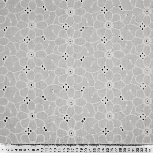 Вышитая ткань