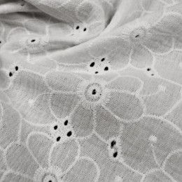 Вышитая ткань