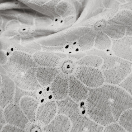 Вышитая ткань