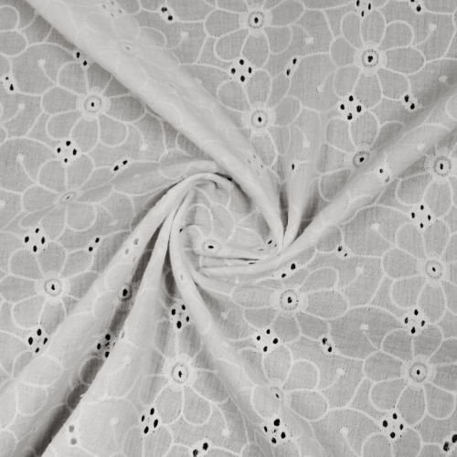 Вышитая ткань