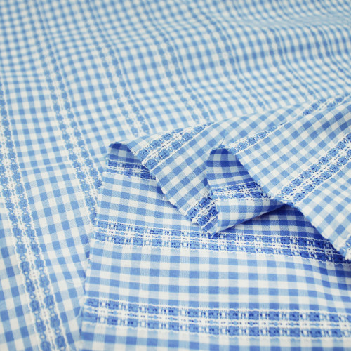 Вышитая ткань