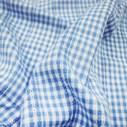 Вышитая ткань