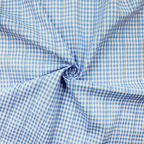 Вышитая ткань