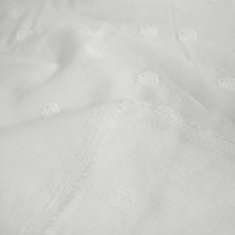 Вышитая ткань