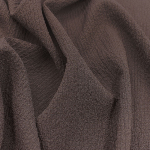 Плательная жатая ткань цвета горького шоколада